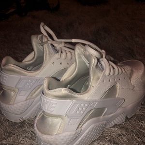 Women’s white nikes/ Nike air huarache